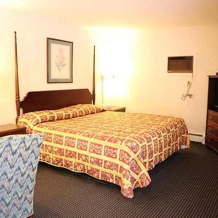 The Villager Motel Бартлетт Экстерьер фото