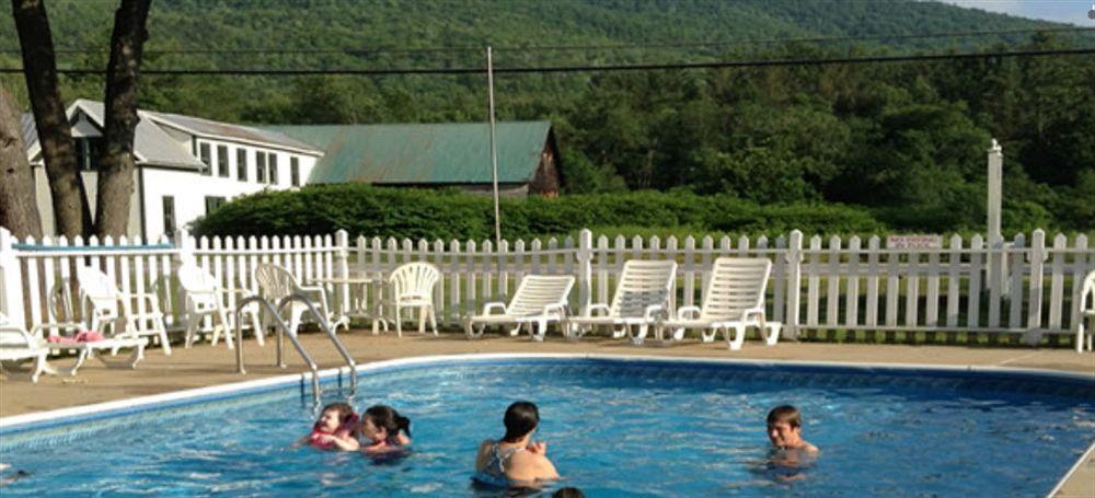 The Villager Motel Бартлетт Экстерьер фото