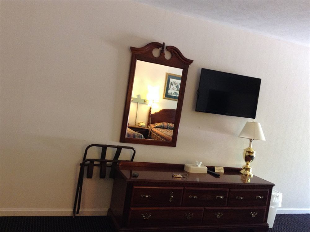 The Villager Motel Бартлетт Экстерьер фото