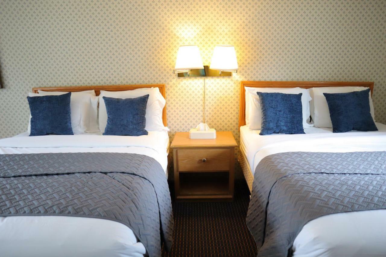 The Villager Motel Бартлетт Экстерьер фото