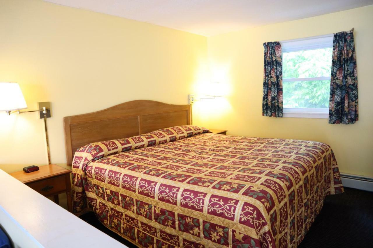 The Villager Motel Бартлетт Экстерьер фото