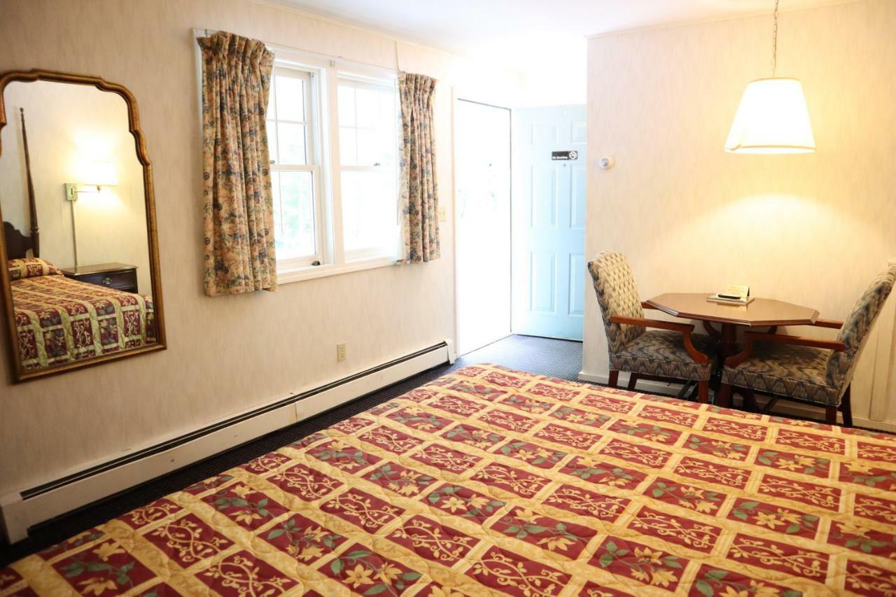 The Villager Motel Бартлетт Экстерьер фото